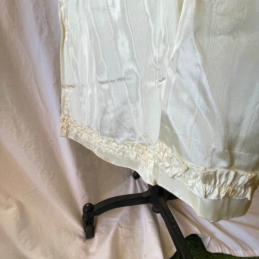Vtg 1940s Ivory Rayon Taffeta Nightgown Hostess Gown Diamond Midriff Ruffle 40s - Picture 5 of 16